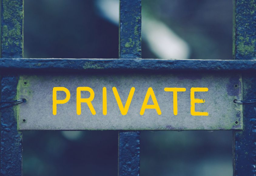 Płot i bariery zapewniają prywatność