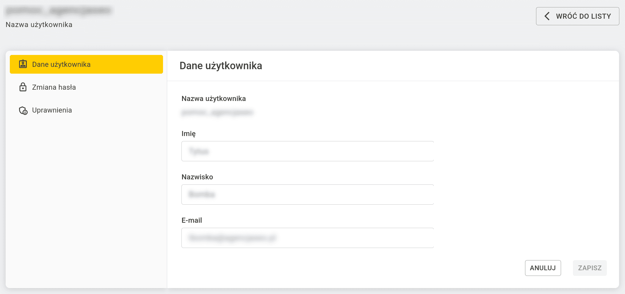 Zakładka „Dane użytkownika" z polami do edycji imienia, nazwiska i e-maila