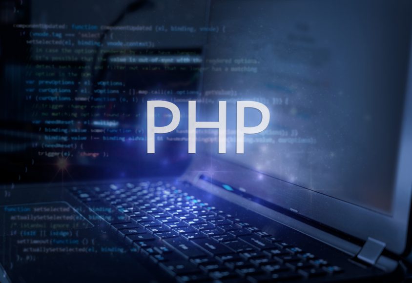 Obrazek z kodem PHP i napisem PHP. Obrazek ma granatowe kolory.